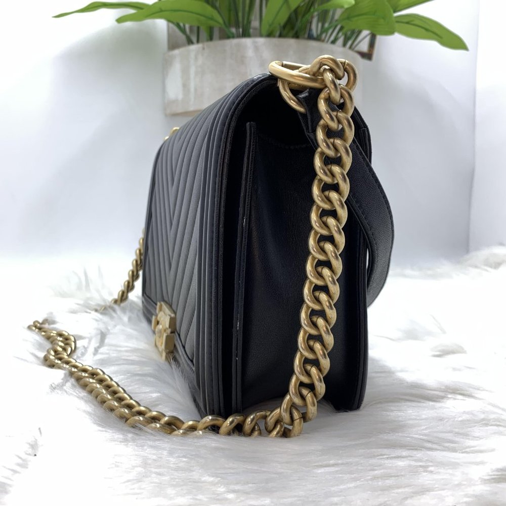 Chanel Black Medium Le Boy Bag Chevron - Picture 7 of 12